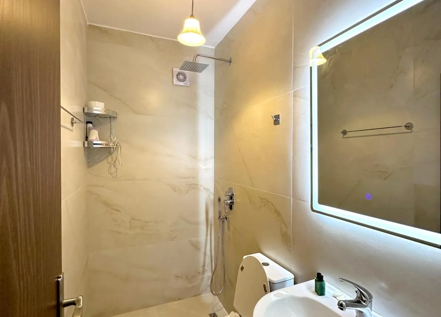 ***  Hotel Nature Kolonje  Албания